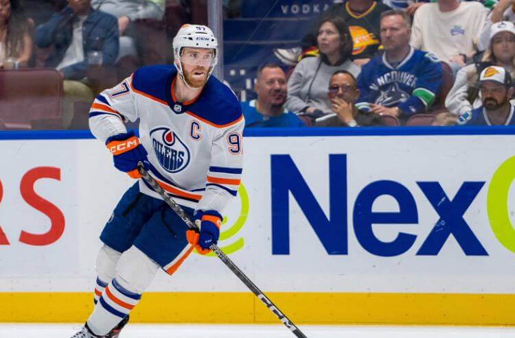 Oilers vs Canucks Prediction, Picks, and Odds for Tonight’s NHL Playoff Game 