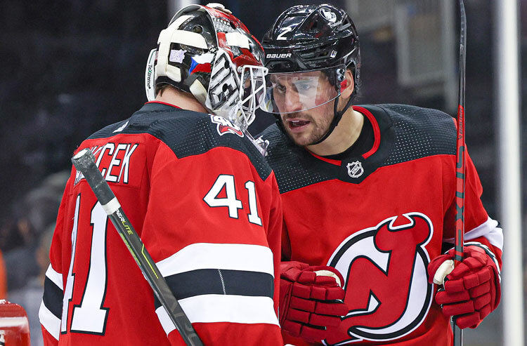 How To Bet - Devils vs Rangers Odds, Picks, and Predictions Tonight: New York Can't Penetrate Devils Defense