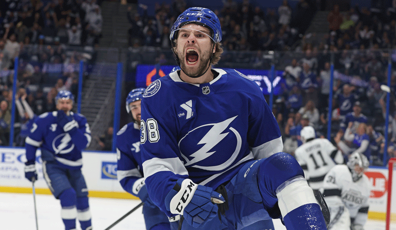 Flyers vs Lightning Prediction, Picks & Odds for Tonight’s NHL Game