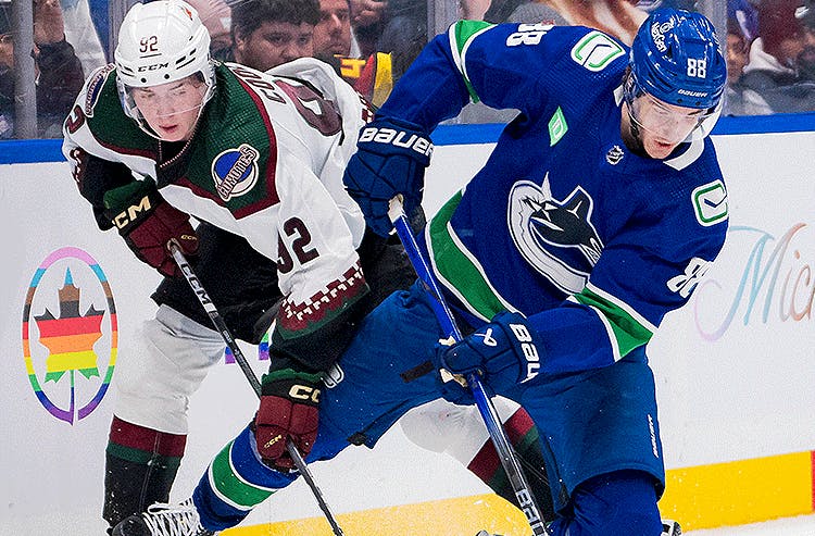 Coyotes vs Canucks Picks, Predictions & Odds – 4-10-2024