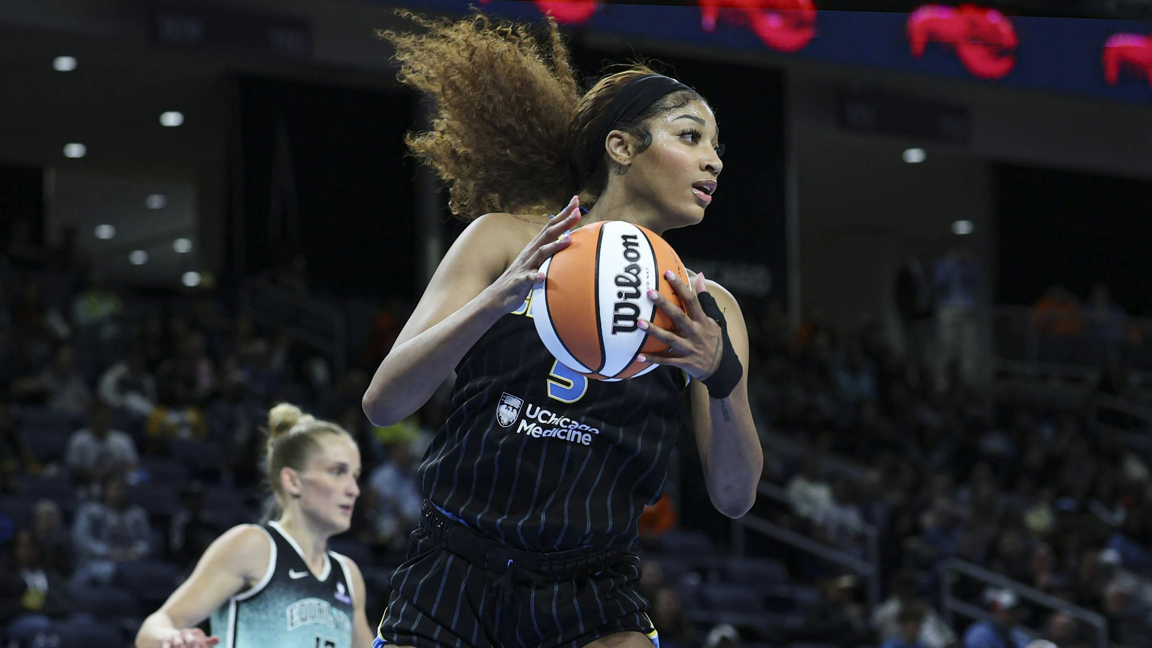 Sky vs Sparks Predictions, Picks & Odds for Tonight’s WNBA Game