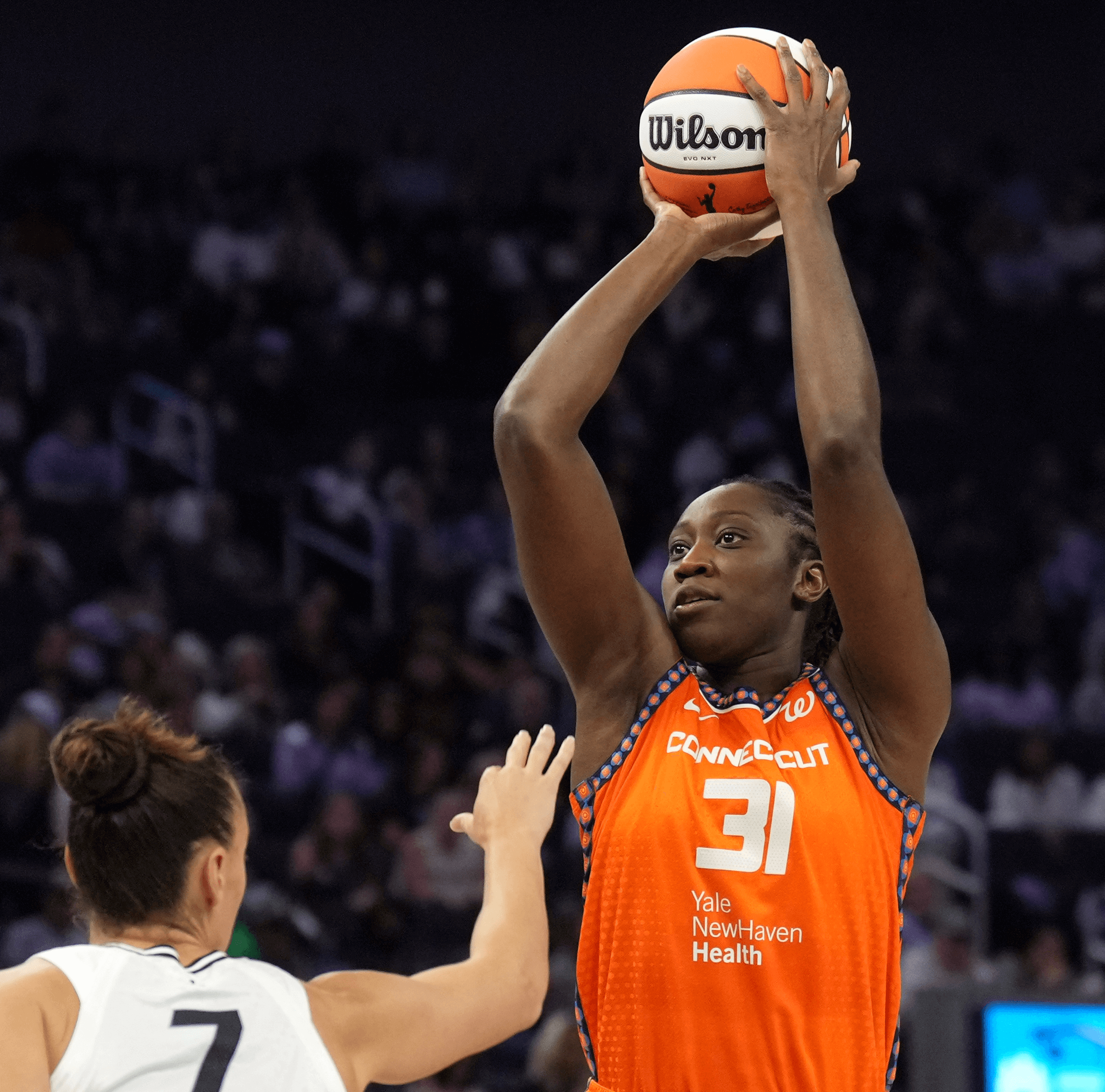 SUN VS SPARKS PREDICTIONS, PICKS & ODDS FOR TONIGHT’S WNBA GAME