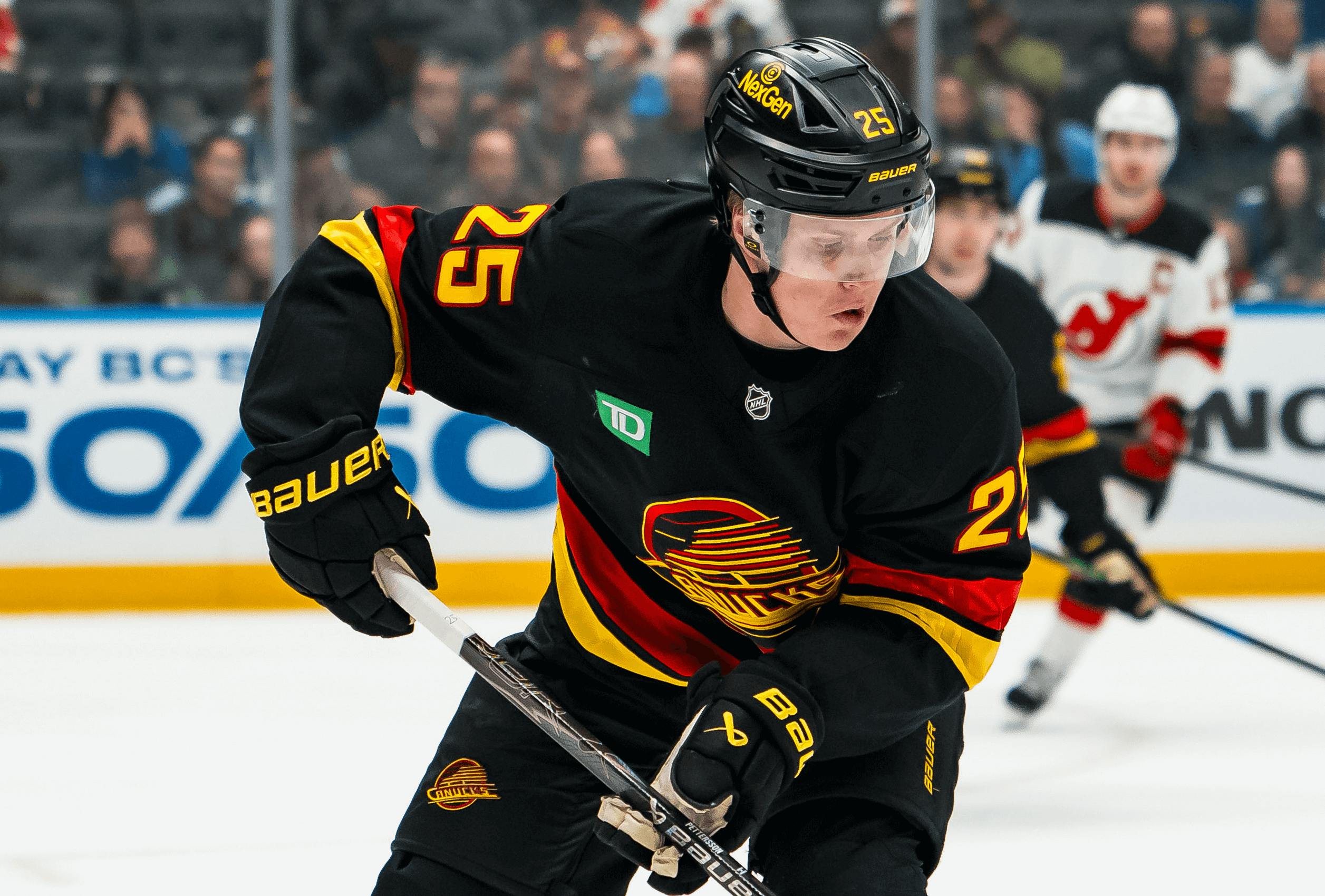 Canucks vs Kraken Prediction, Picks & Odds for Tonight’s NHL Game