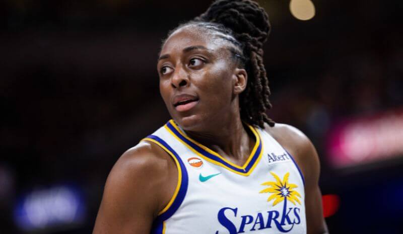 Los Angeles Sparks forward Nneka Ogwumike (30).