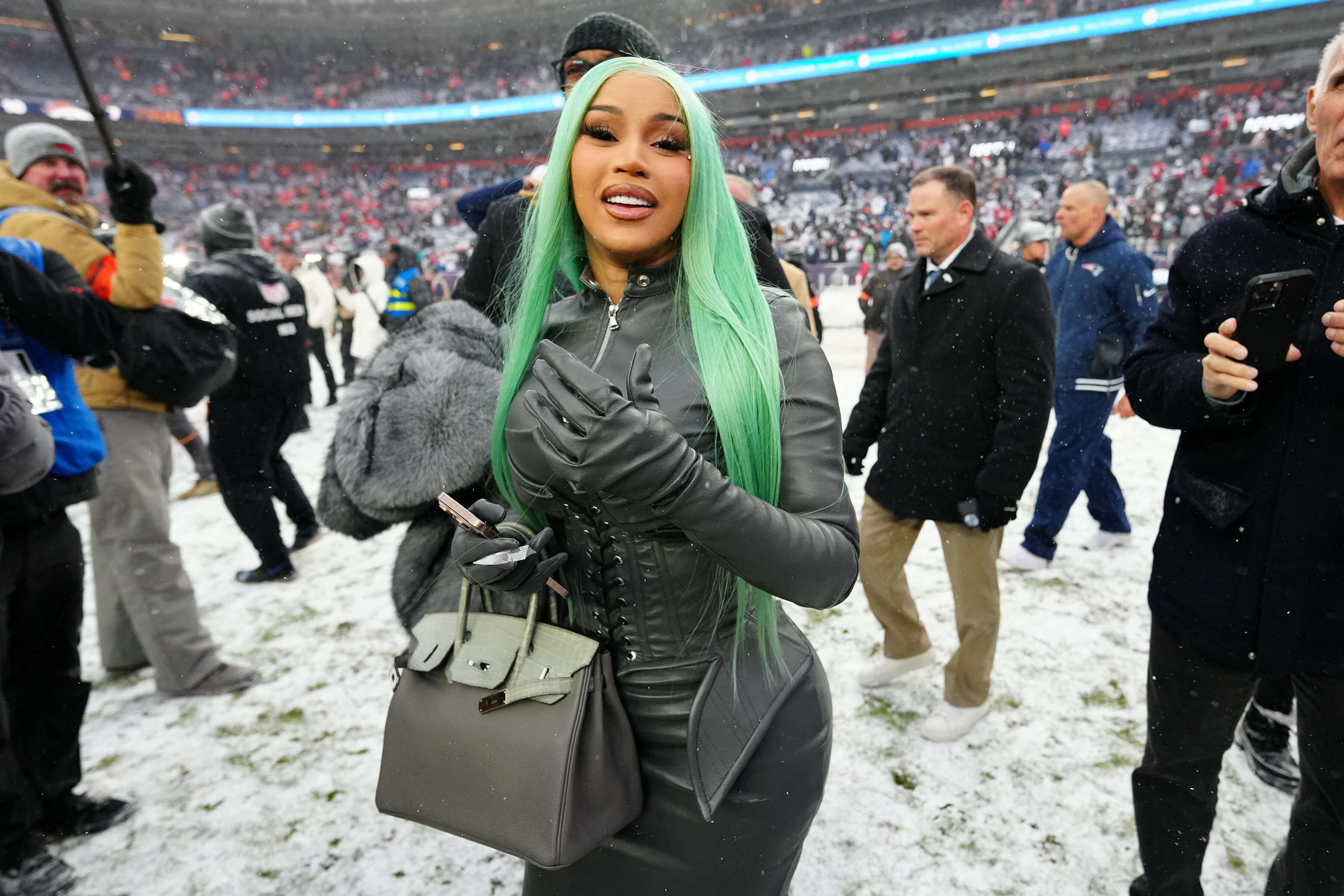 How To Bet - Sportsbook Posts Odds on Stefon Diggs to Propose to Cardi B at Super Bowl