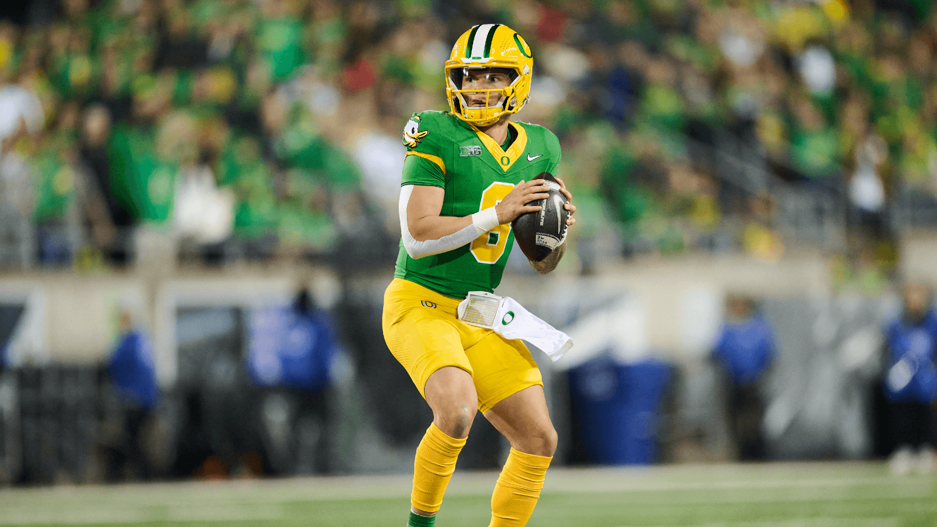  Oregon Ducks quarterback Dillon Gabriel (8) looks for a receiver during the first half against the Maryland Terrapins.