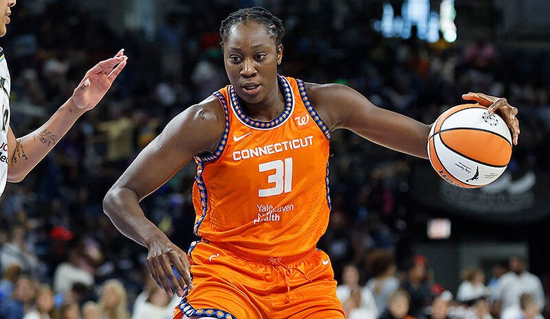 Sun vs Wings Predictions, Picks & Odds for Tonight’s WNBA Game