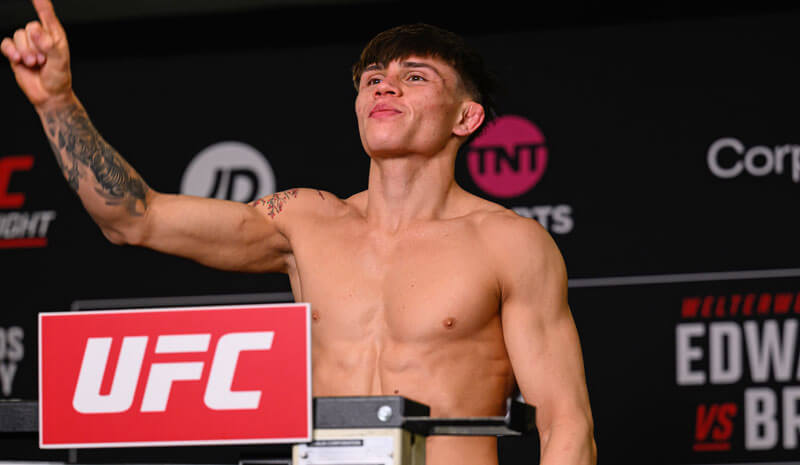 How To Bet - Brandon Royval vs Lone'er Kavanagh Predictions, Picks & Odds for UFC 329