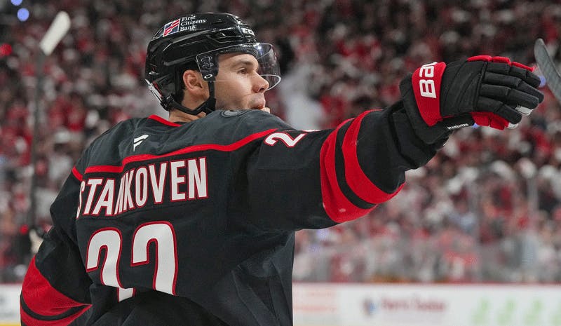 Flyers vs Hurricanes Prediction, Picks & Odds for Monday's NHL Playoffs Game 2