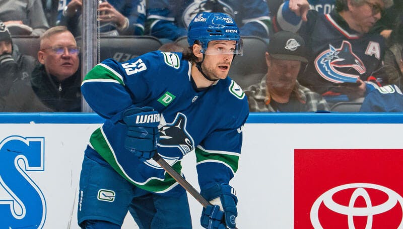 Canucks vs Golden Knights Prediction, Picks & Odds for Tonight’s NHL Game