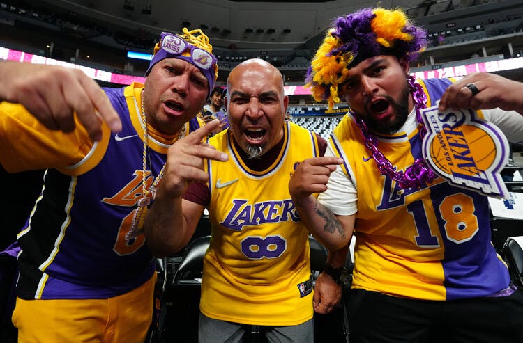 Lakers fans NBA 