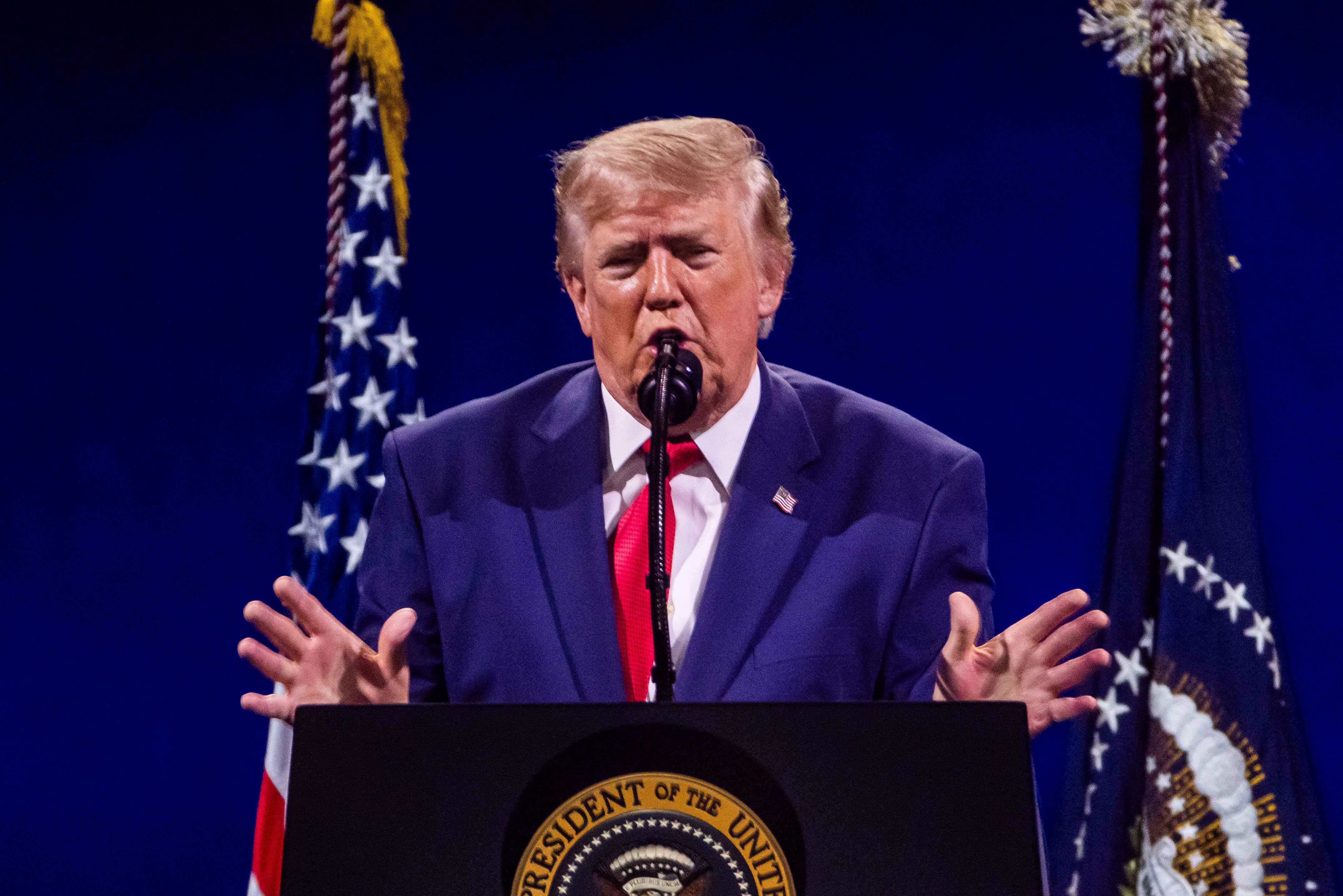 How To Bet - White House Teleprompter Operator Allegedly Won Over $100K Predicting Trump Speeches