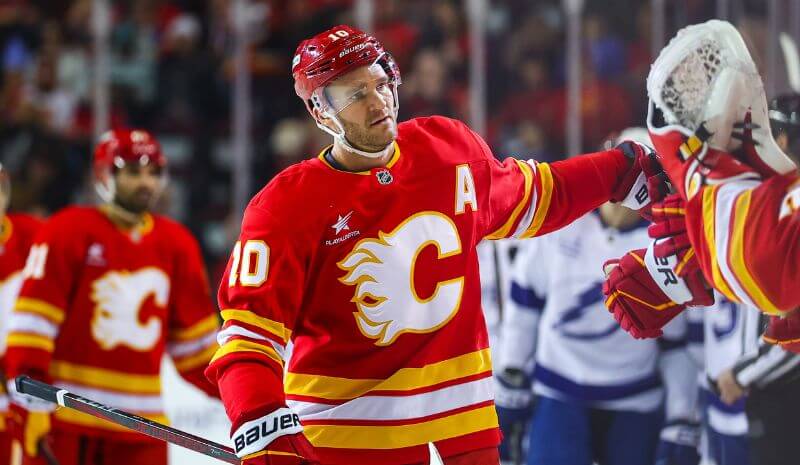 Flames vs Canucks Prediction, Picks & Odds for Tonight’s NHL Game