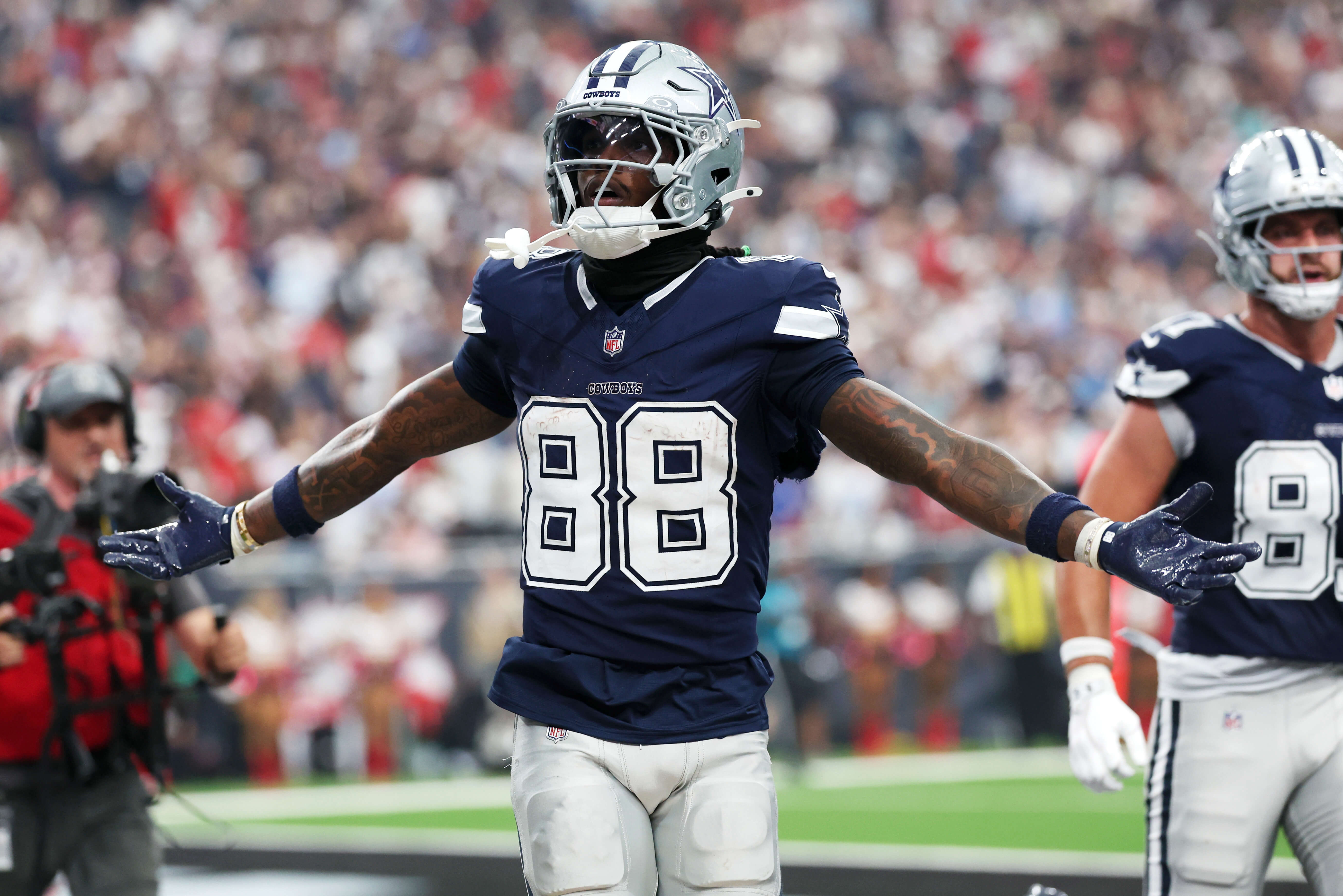 How To Bet - Buccaneers vs Cowboys AI Predictions for TNF: Week 5 ATS Pick & TD Projection
