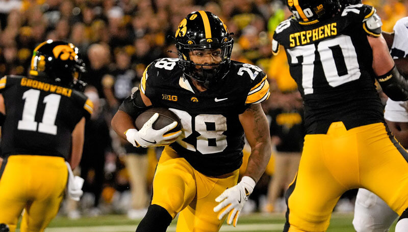 Oregon vs Iowa Prediction, Picks & Odds for November 8 — College Football Week 11