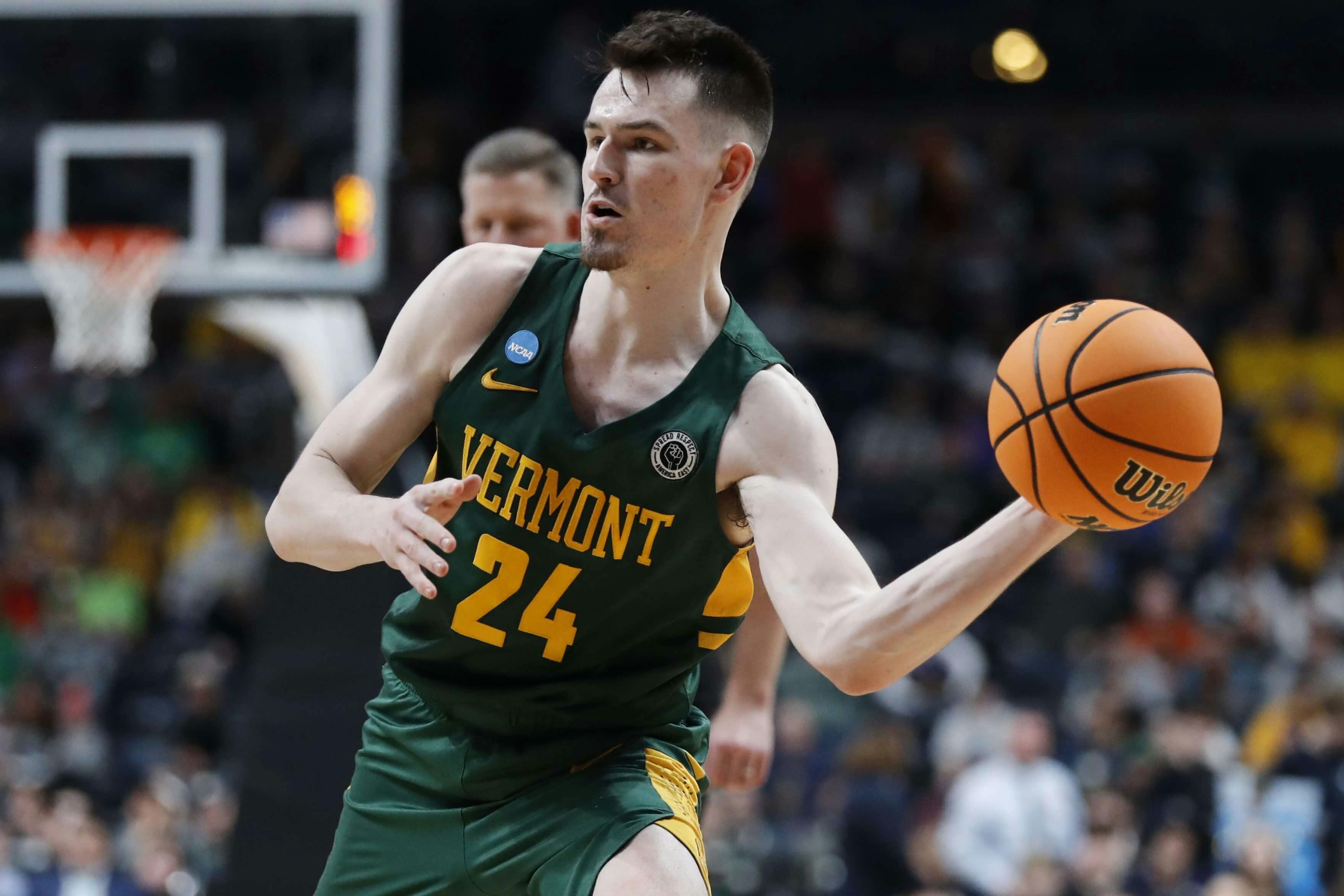 Vermont Catamounts Matt Veretto NCAAM