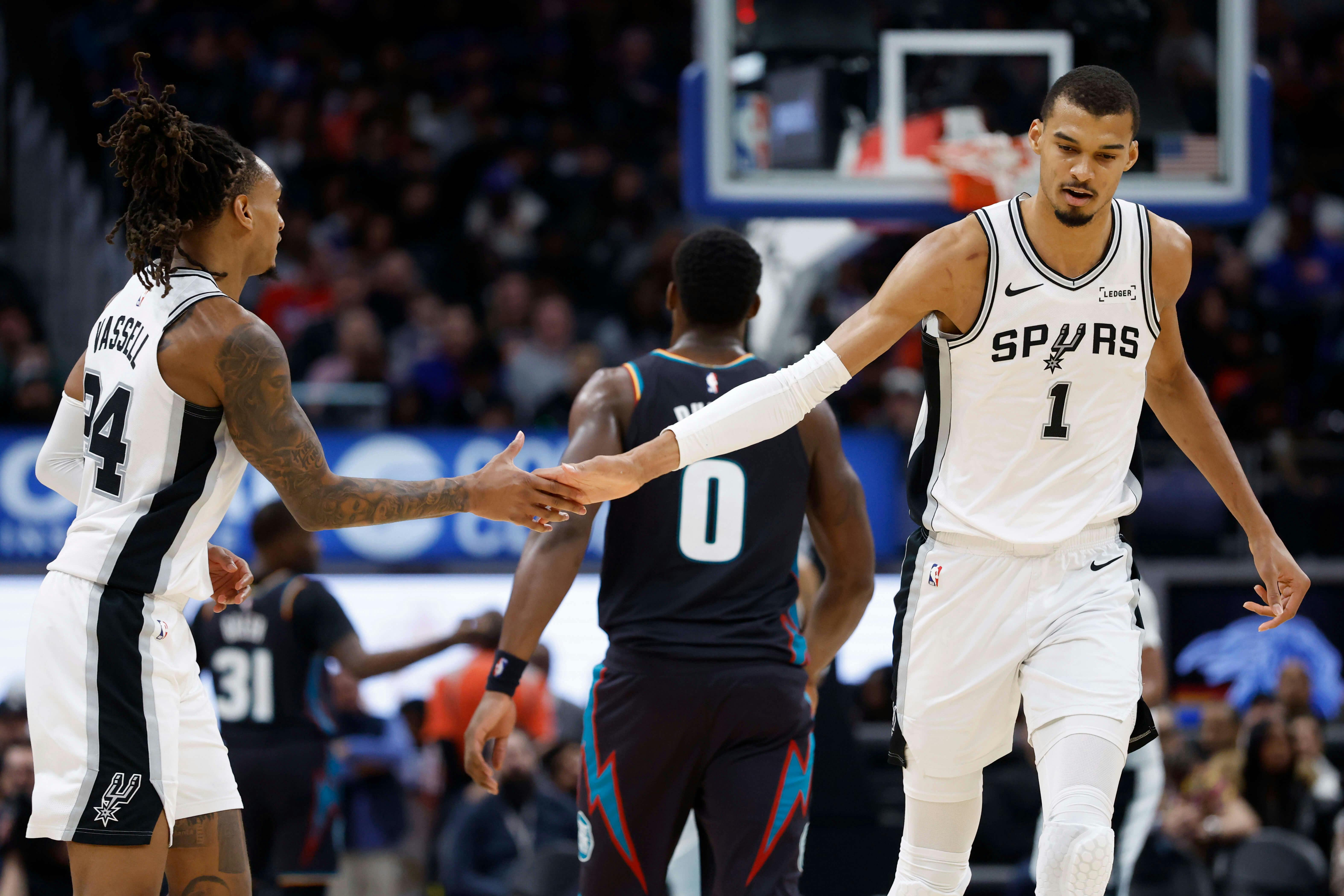 Spurs Climb to 3rd in NBA Title Odds as Top Teams Maintain Dominance