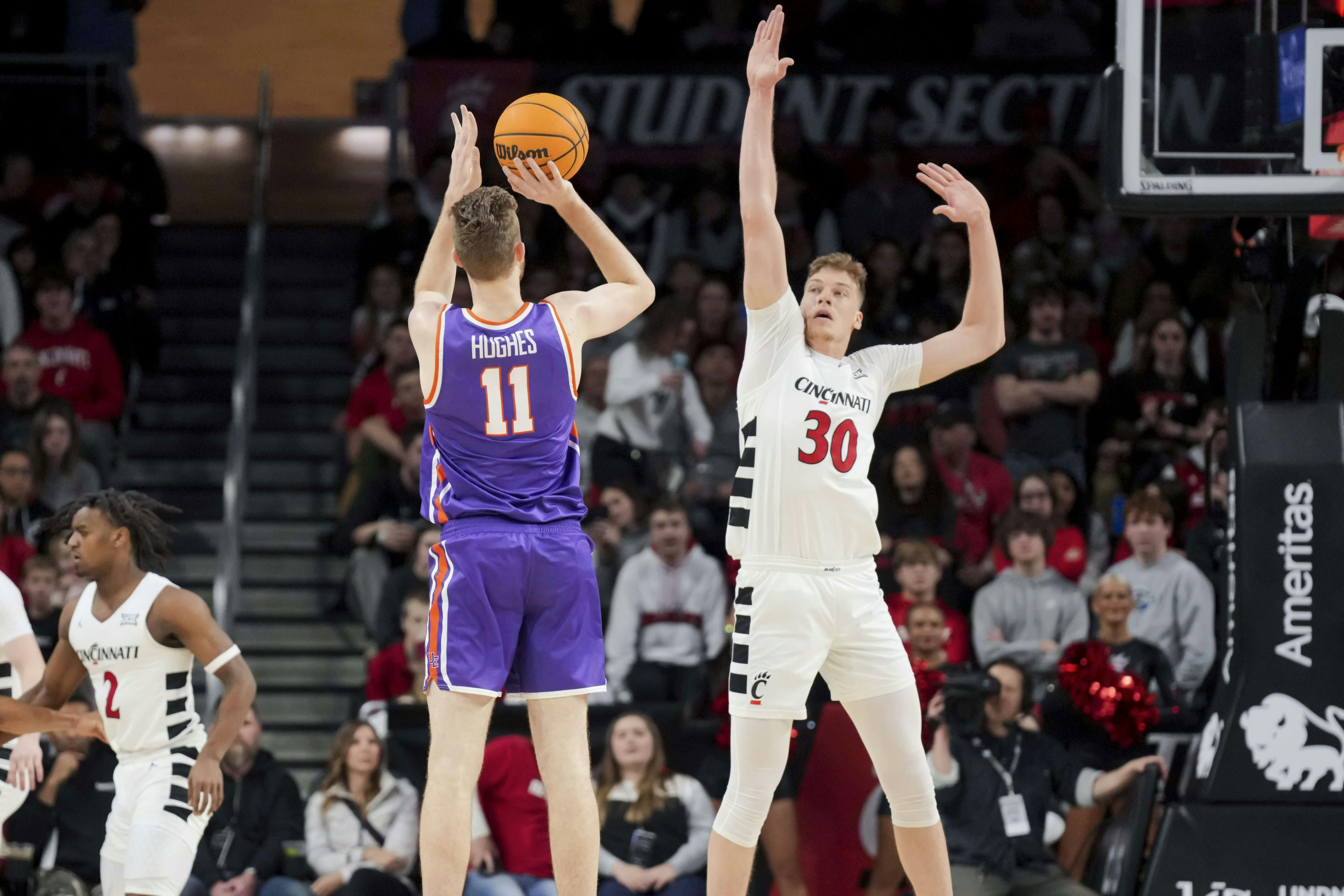 Cincinnati Bearcats NCAAM Viktor Lakhin