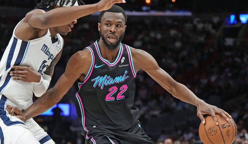 Heat vs Bucks Prediction, Picks & Odds for Tonight’s NBA Game