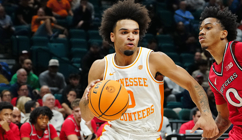 Tennessee vs Houston Prediction, Picks & Odds for Tonight's College Basketball Game 