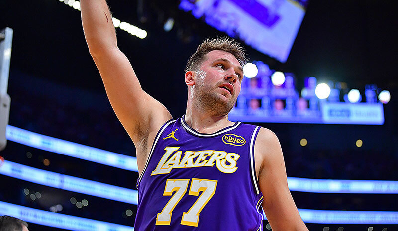 Lakers vs Hawks Prediction, Picks & Odds for Tonight’s NBA Game