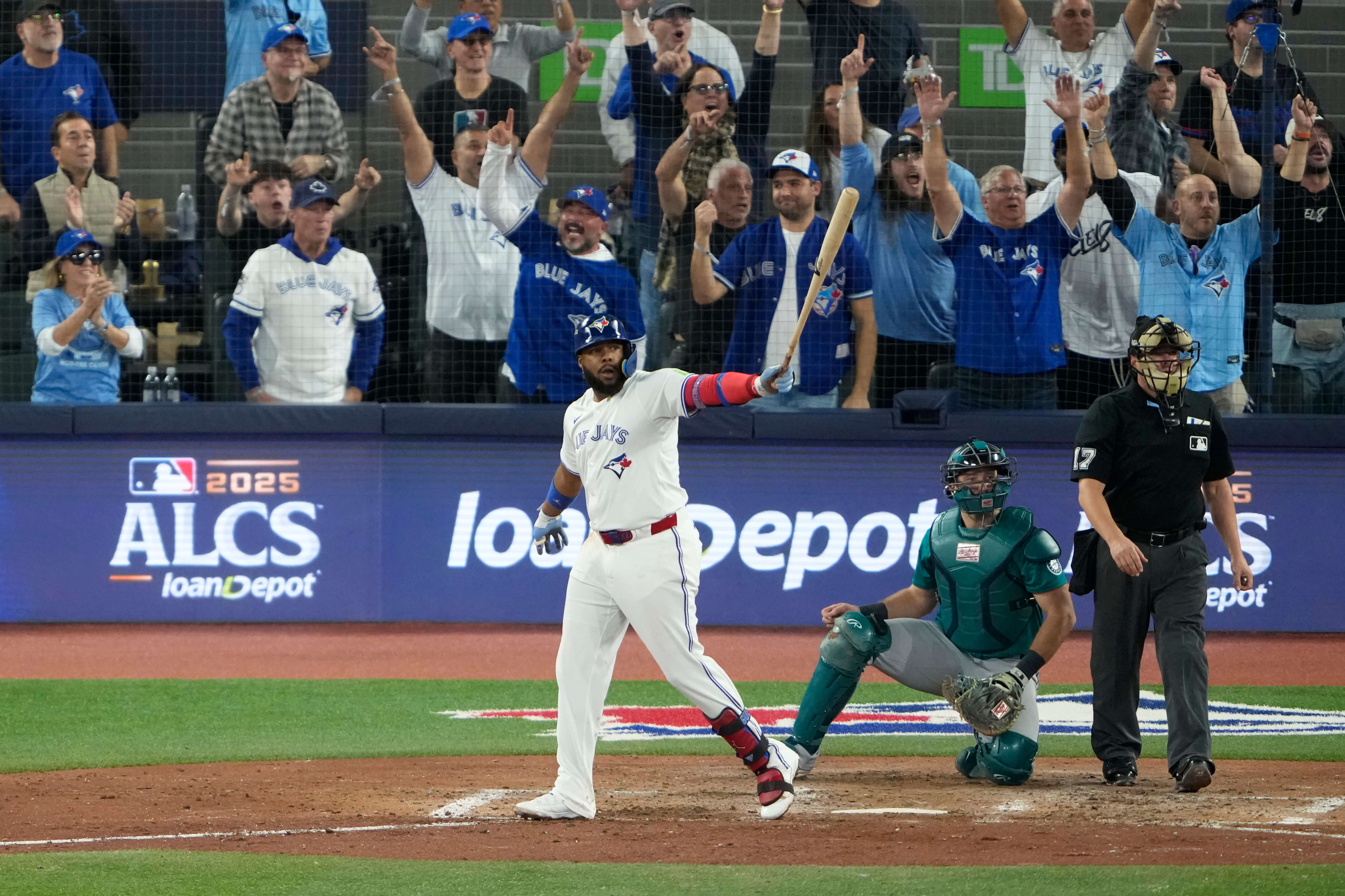 How To Bet - Blue Jays Mania Taking Over Canadian Fans, Bettors Ahead of ALCS Game 7