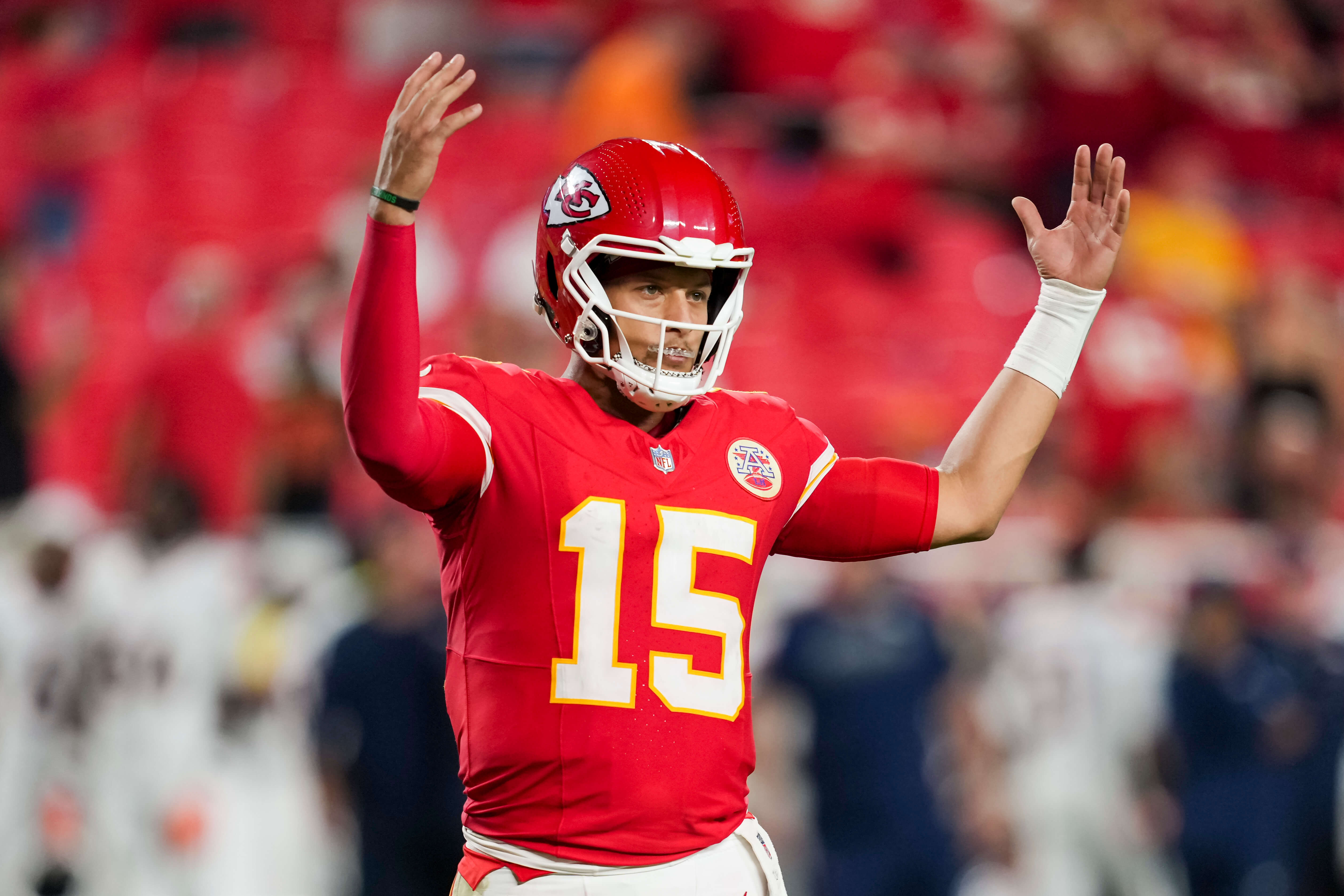 Colts vs Chiefs AI predictions SNF, Kansas City Chiefs quarterback Patrick Mahomes (15) rallies the crowd at Arrowhead Stadium.