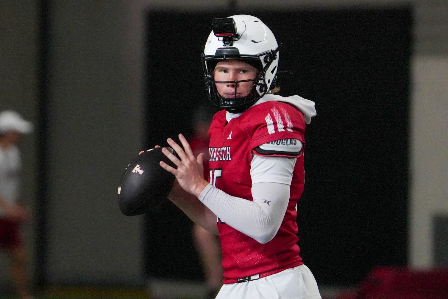 DraftKings Oddsmaker Senses 'Wait-and-See' Approach to College Football Futures