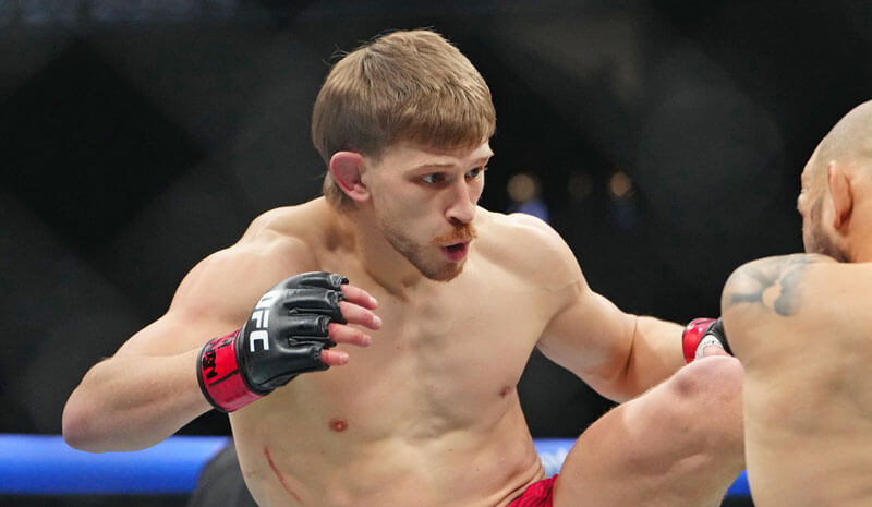 Arnold Allen fights Jean Silva during UFC 324 at T-Mobile Arena.