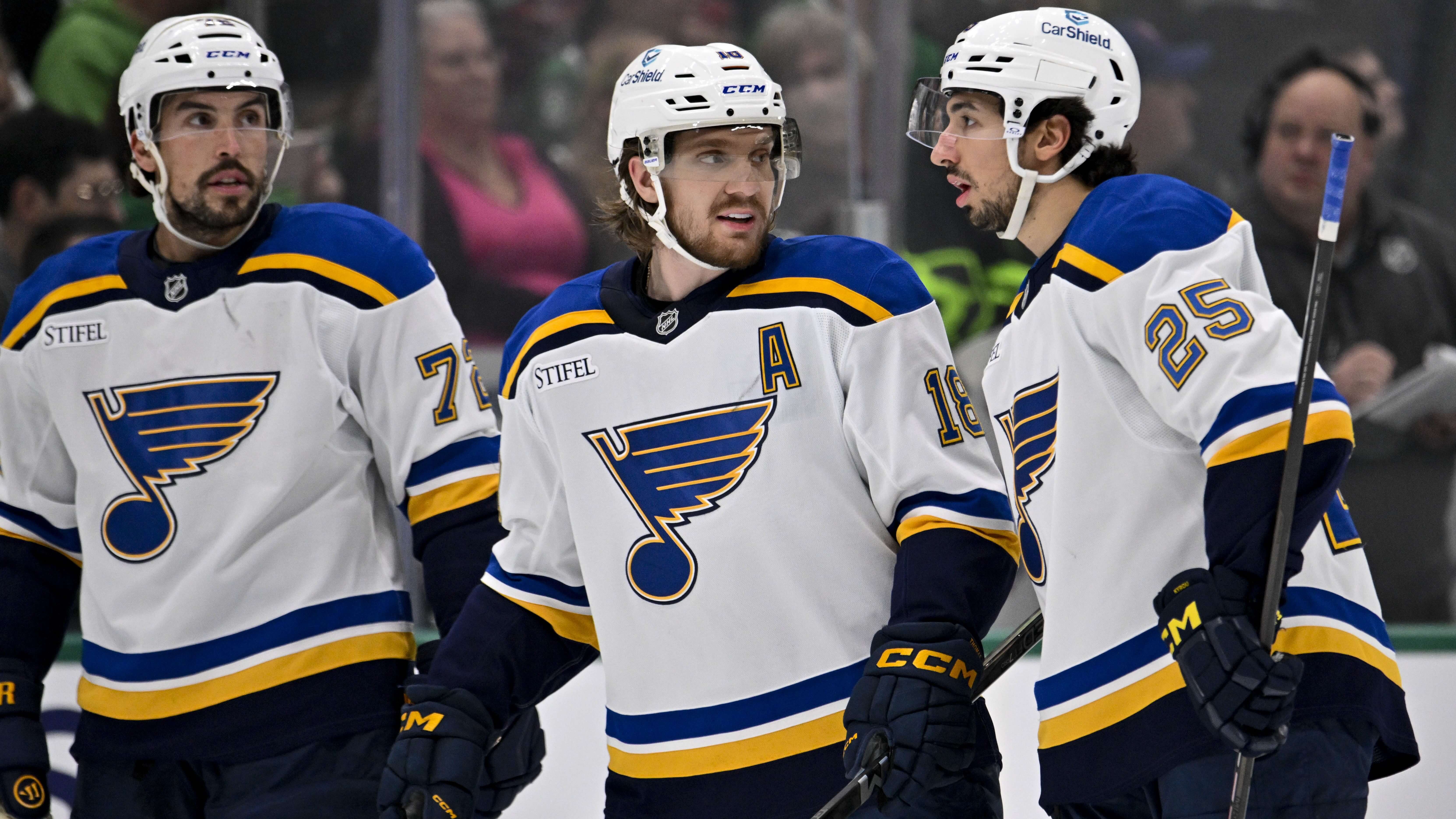 Blues vs Blackhawks Prediction, Picks & Odds for Tonight’s NHL Winter Classic