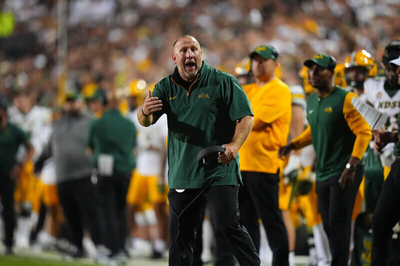 How To Bet - College Football Over/Under Picks for Week 0