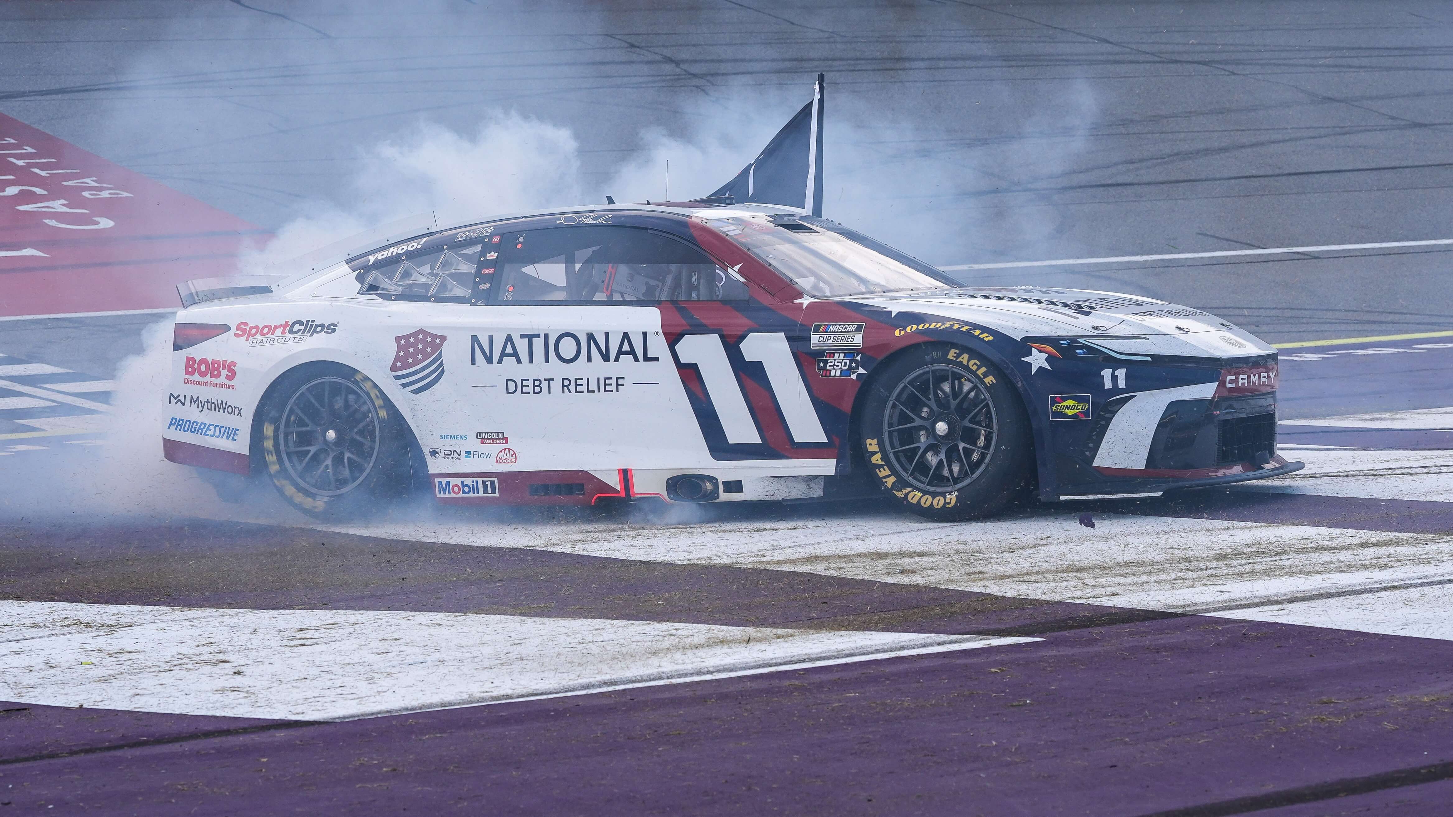 How To Bet - 2026 NASCAR Cup Series Odds: Hamlin Overtakes Reddick for Top Spot