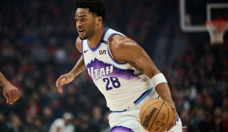 Utah Jazz forward Brice Sensabaugh (28) drives to the basket.