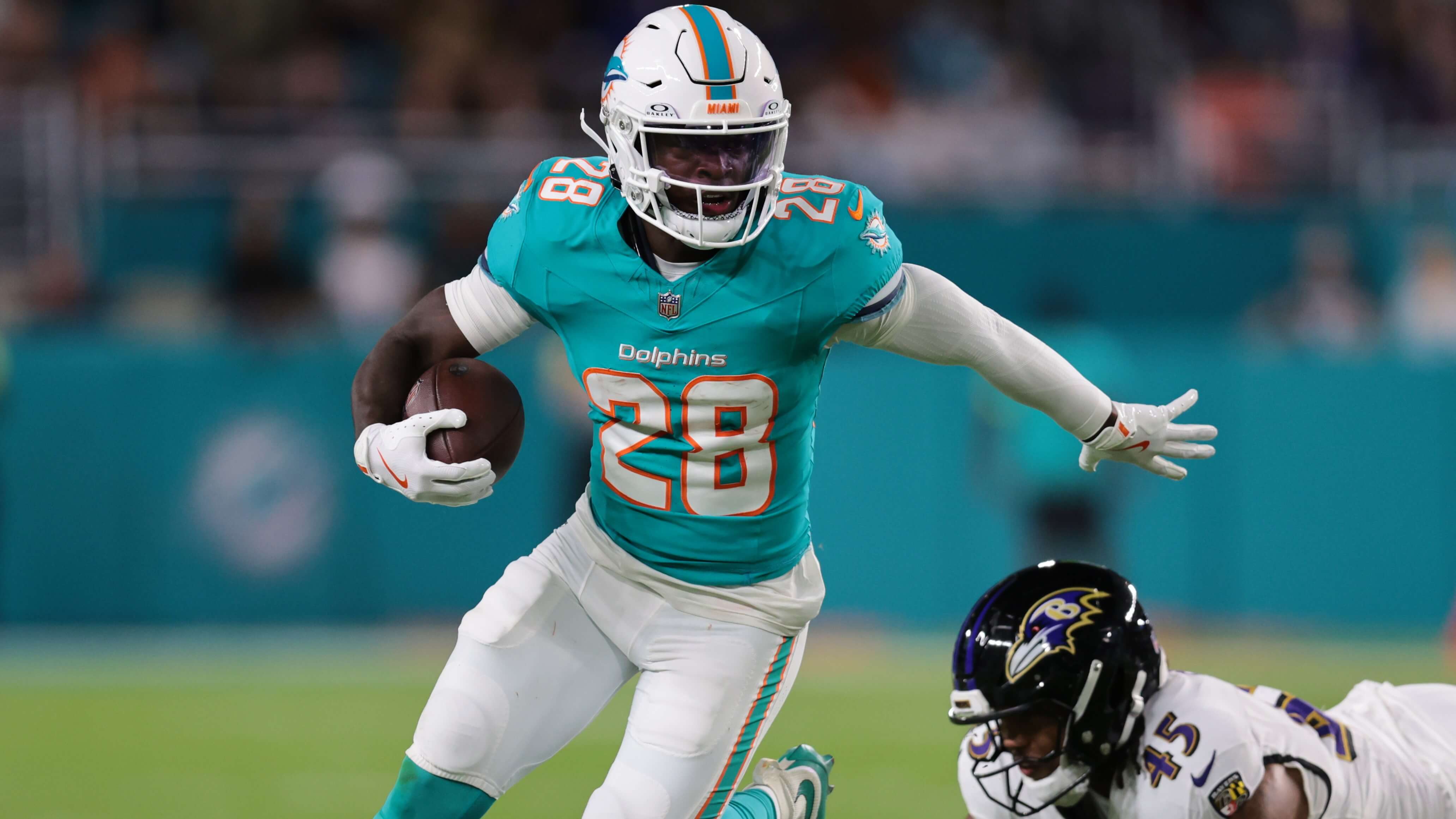 How To Bet - Bills vs Dolphins Predictions, Picks & Best Bets for NFL Week 10