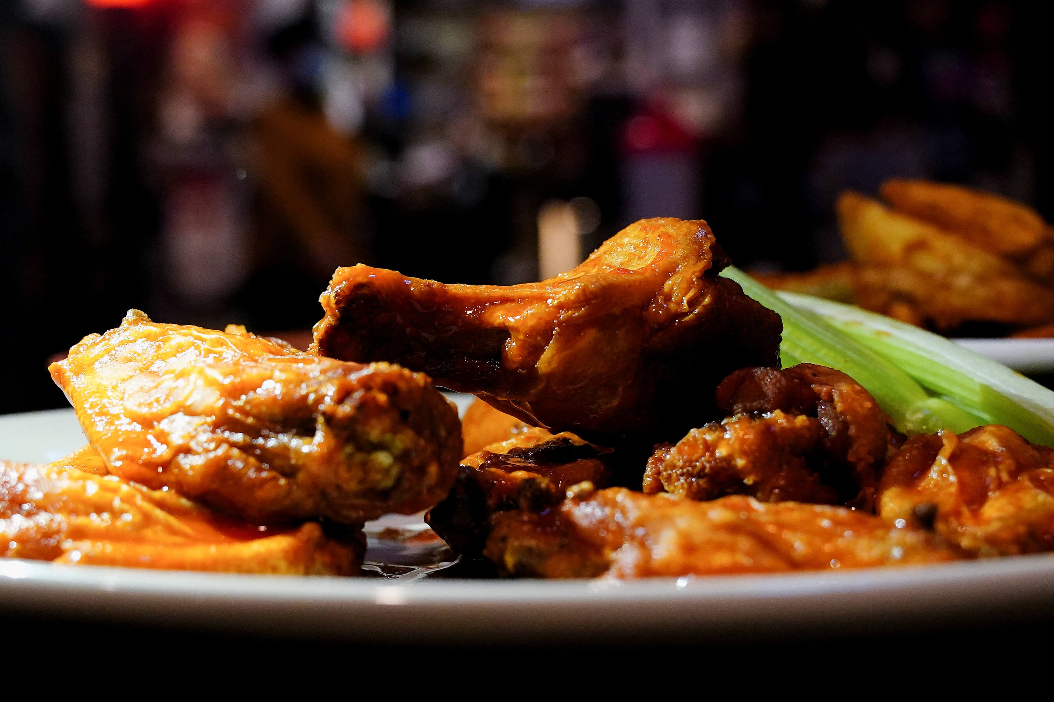 How To Bet - The Best Super Bowl Party in Buffalo: Wings, Wood-Fired Crusts and Vegas Vibes
