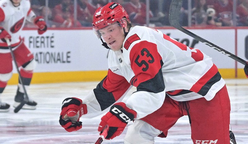 How To Bet - Golden Knights vs Hurricanes Prediction, Picks & Odds for Tuesday's Stanley Cup Final Game 1