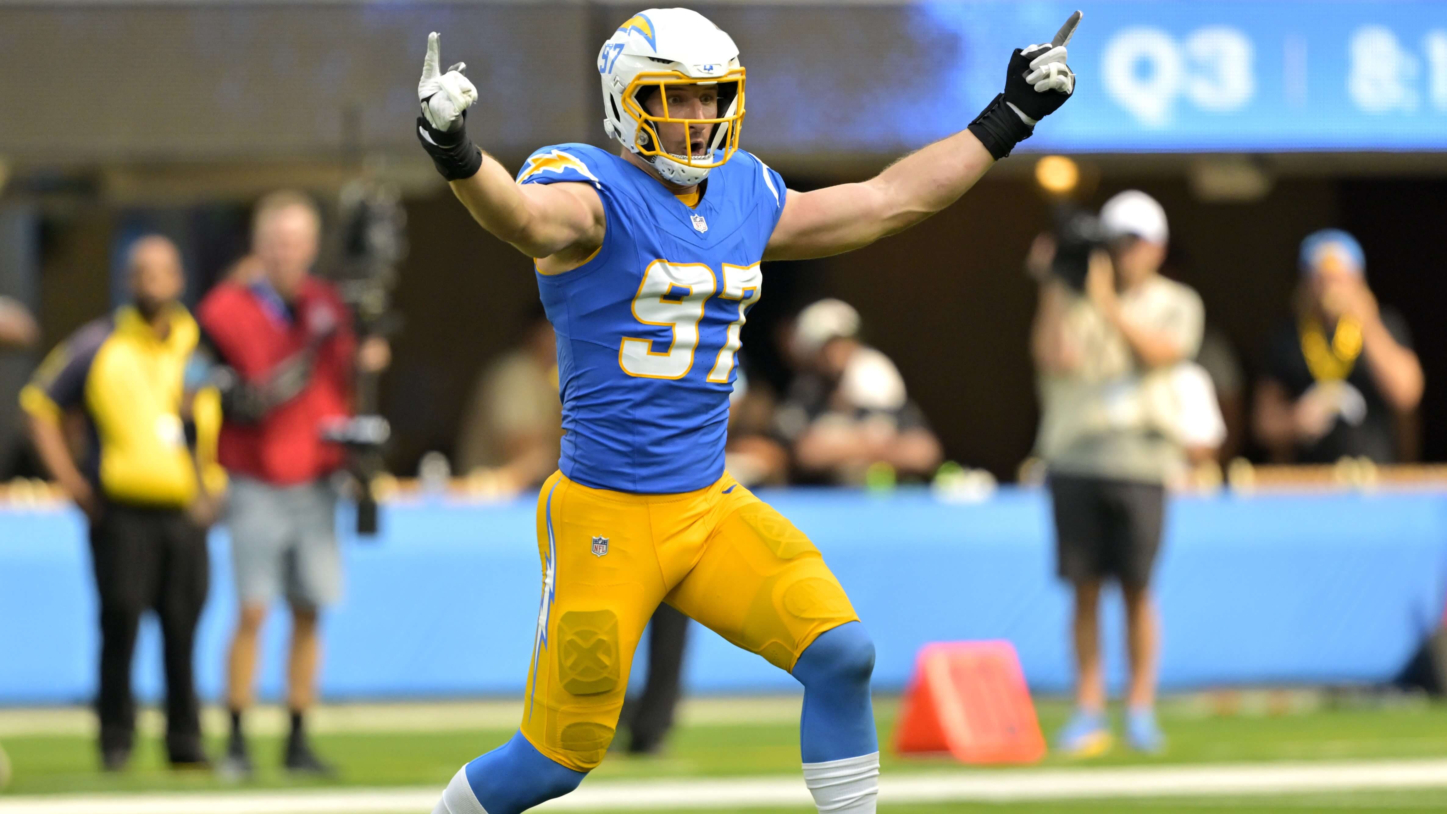 How To Bet - Chiefs vs Chargers Picks & Predictions for Week 4: Bolts Defense Does Its Job