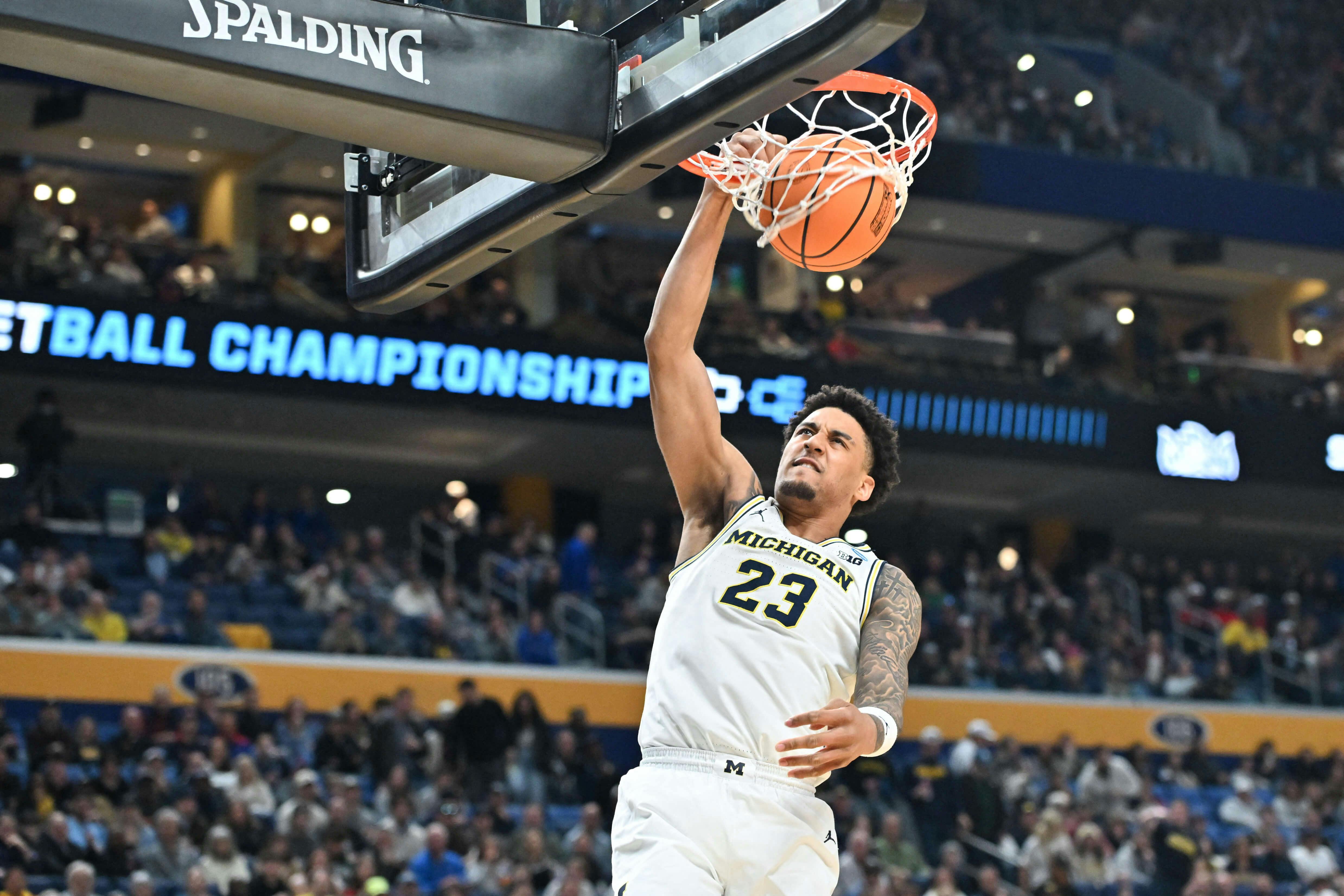 March Madness Opens Chalky Again; Top Seeds Favored Across Sweet 16