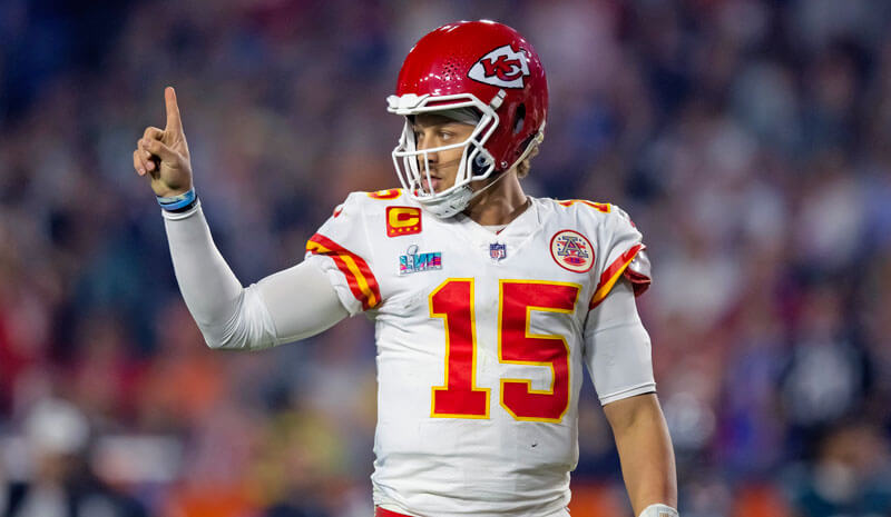 Super Bowl Score Predictions & Odds for Chiefs vs Eagles