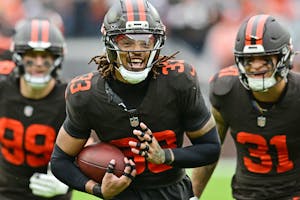 Browns vs Patriots Predictions - Early Picks & Odds for Week 8