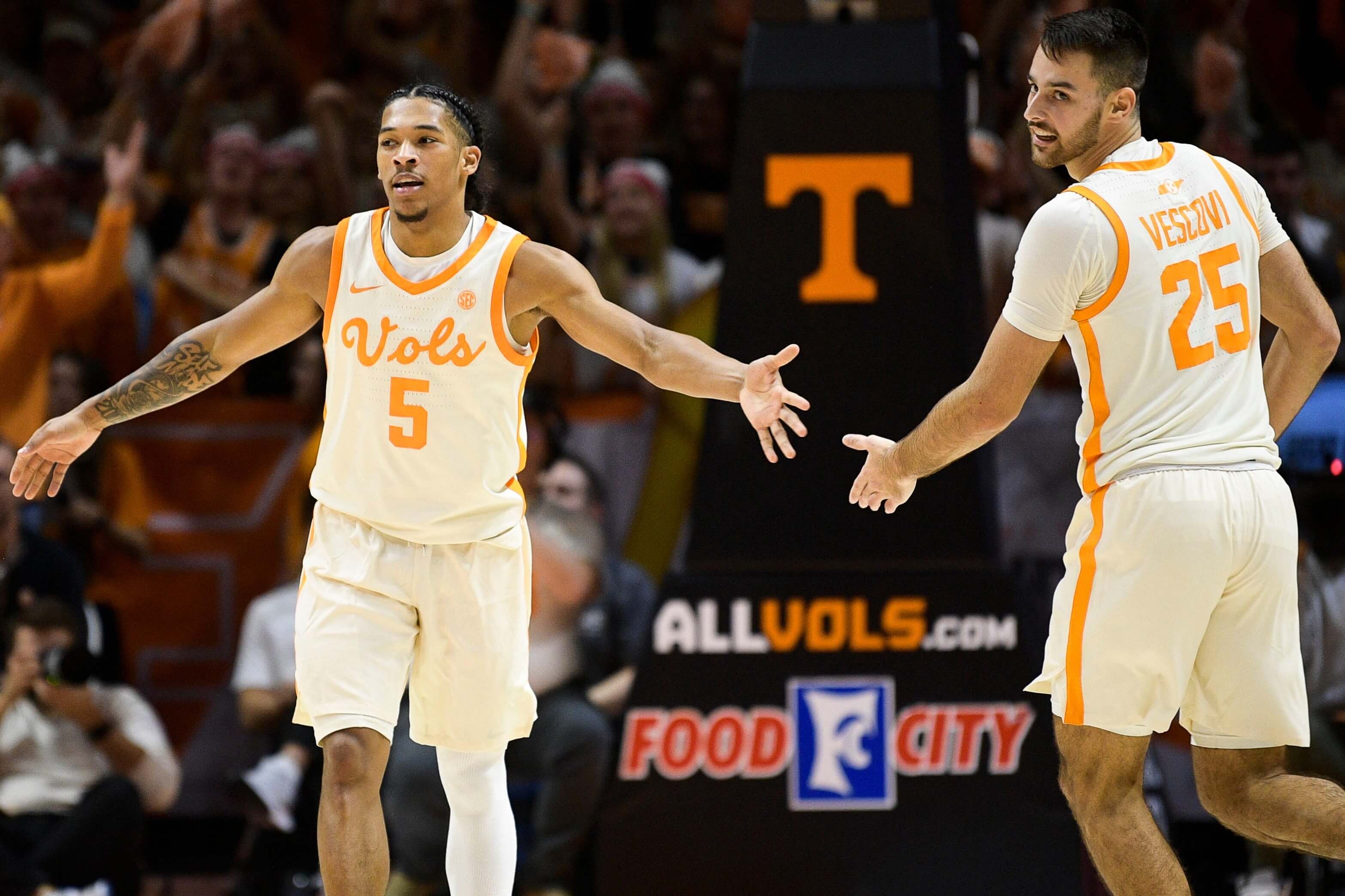 How To Bet - Tennessee vs Vanderbilt Odds, Picks and Predictions: Vols Defense Leads to Road Victory