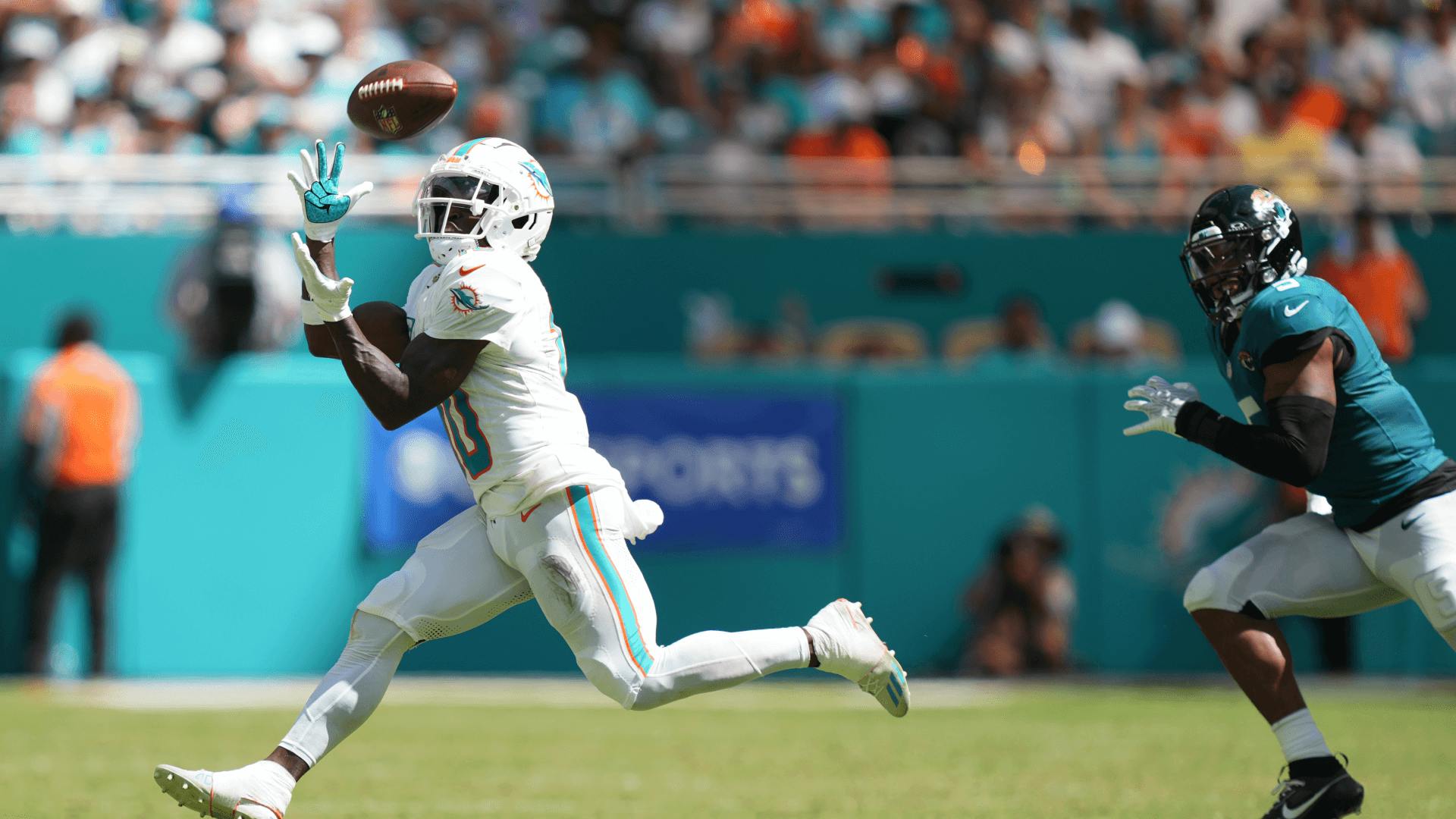 Miami Dolphins wide receiver Tyreek Hill (10) catches a pass for an 80-yard touchdown