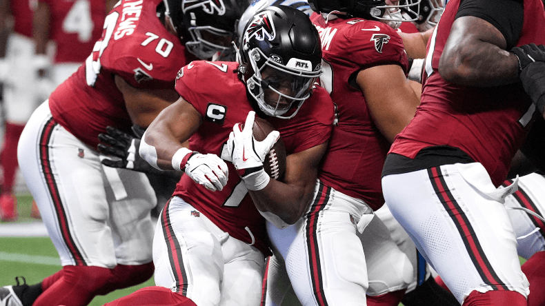 Falcons vs. Packers prediction, picks, early leans, NFL. Atlanta Falcons running back Bijan Robinson NFL
