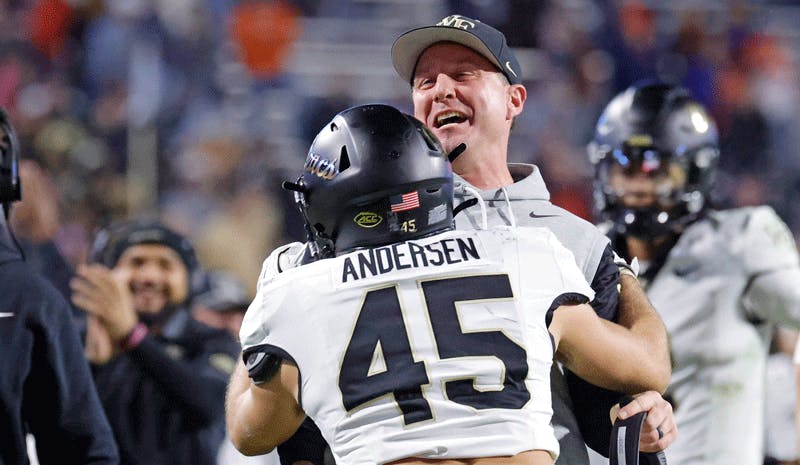 Akron vs Wake Forest Prediction, Picks & Parlay for Week 1