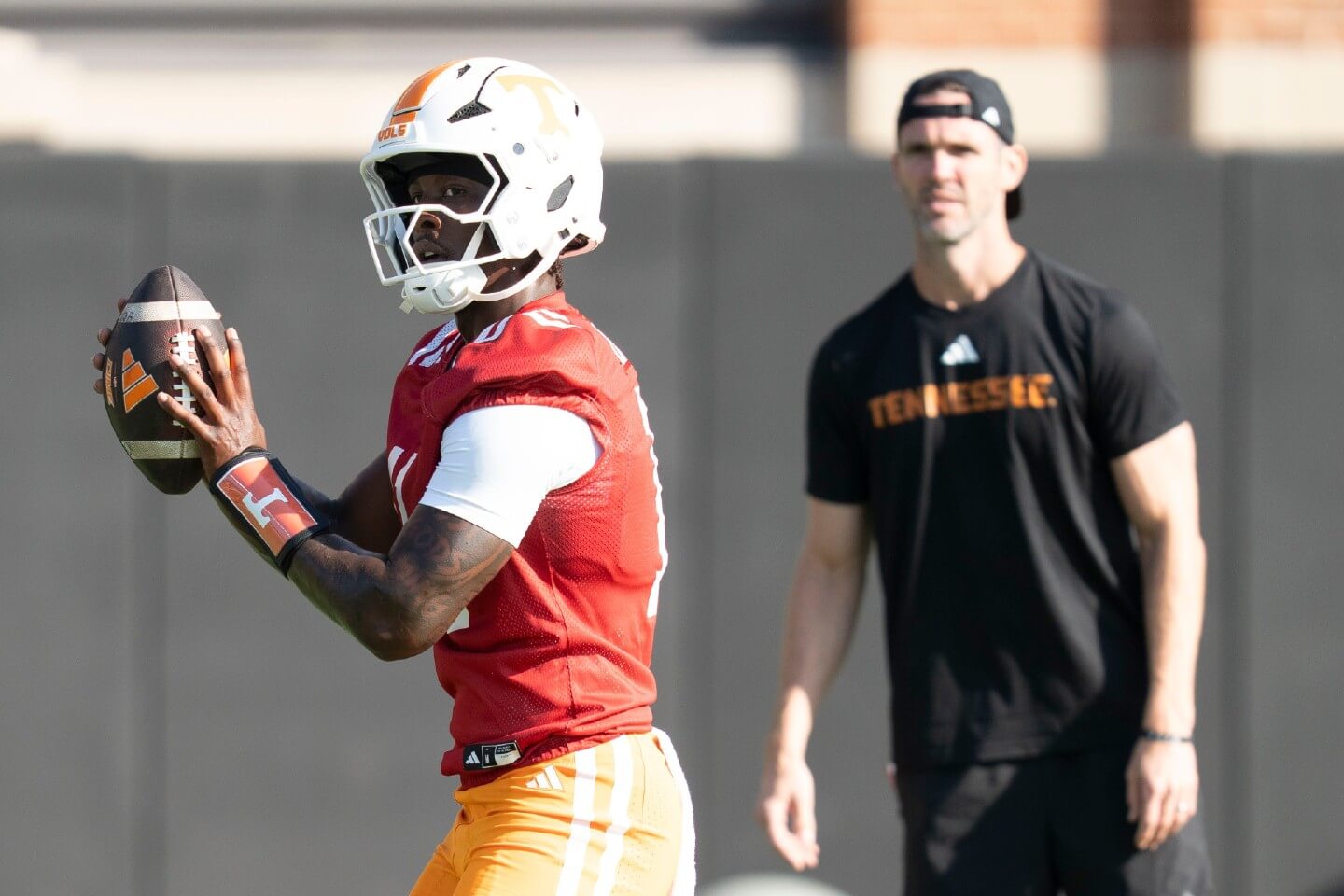 How To Bet - Tennessee Win Totals, Odds History and Predictions