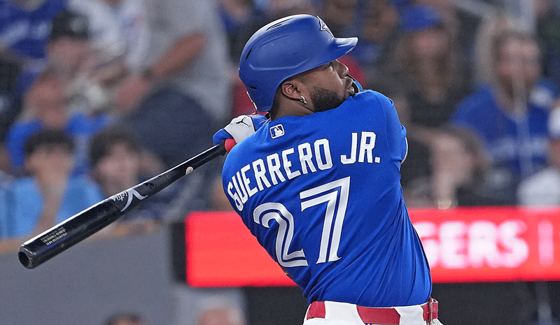 Vladimir Guerrero Jr. (27) hits a double against the Chicago White Sox