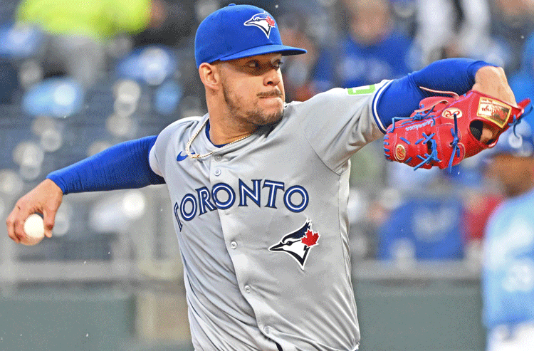 Royals vs Blue Jays Prediction, Picks, and Odds for Tonight’s MLB Game