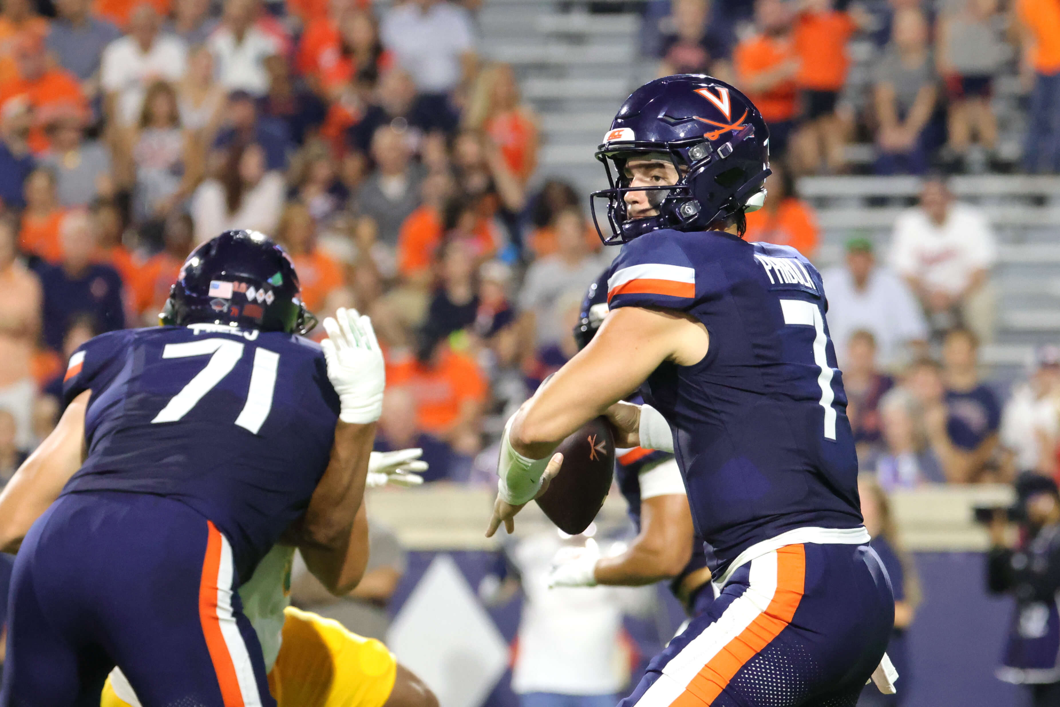 Virginia Cavaliers quarterback Beau Pribula (7).