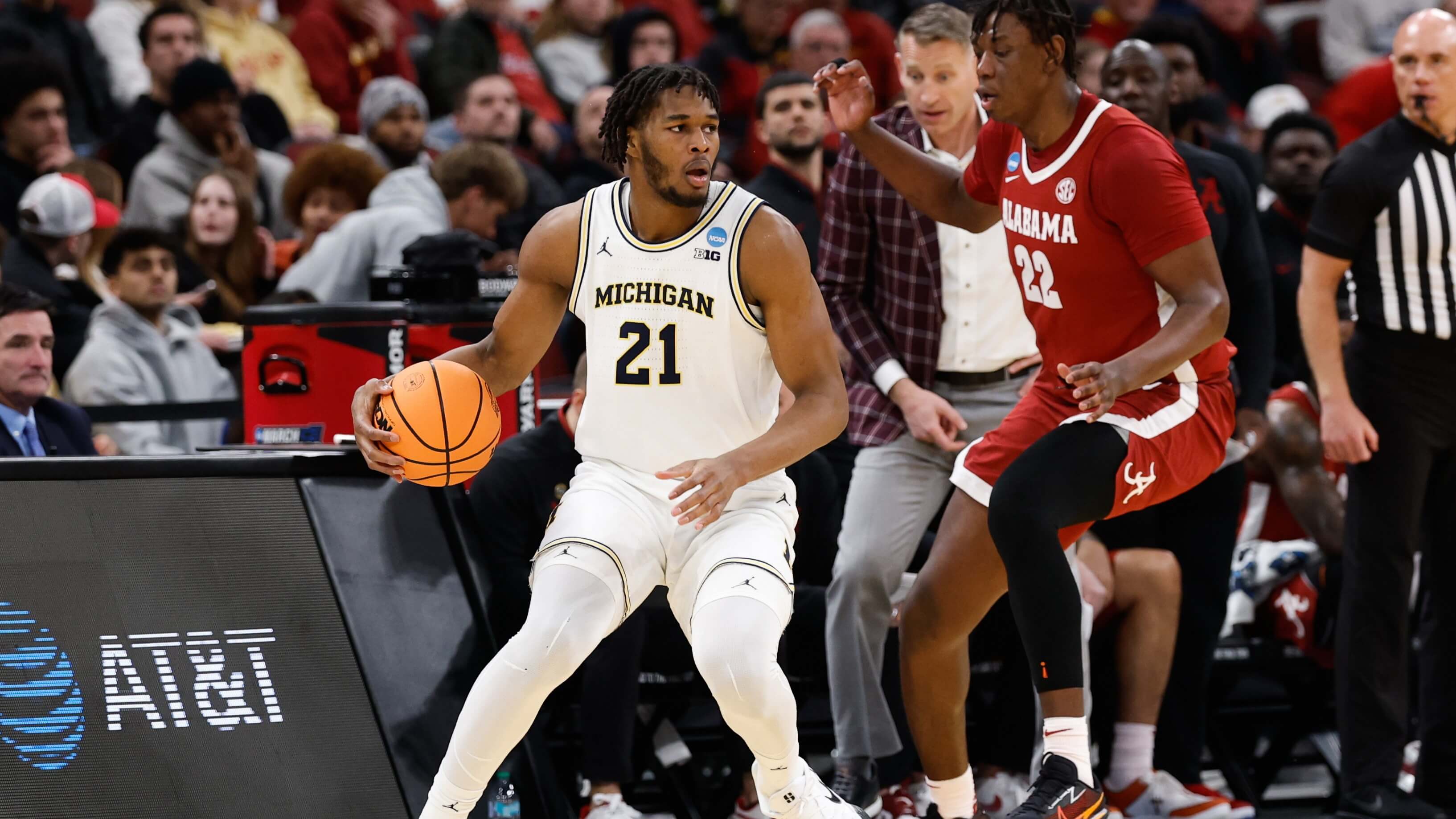 Tennessee vs Michigan Prediction, Picks & Odds for Sunday's March Madness Game