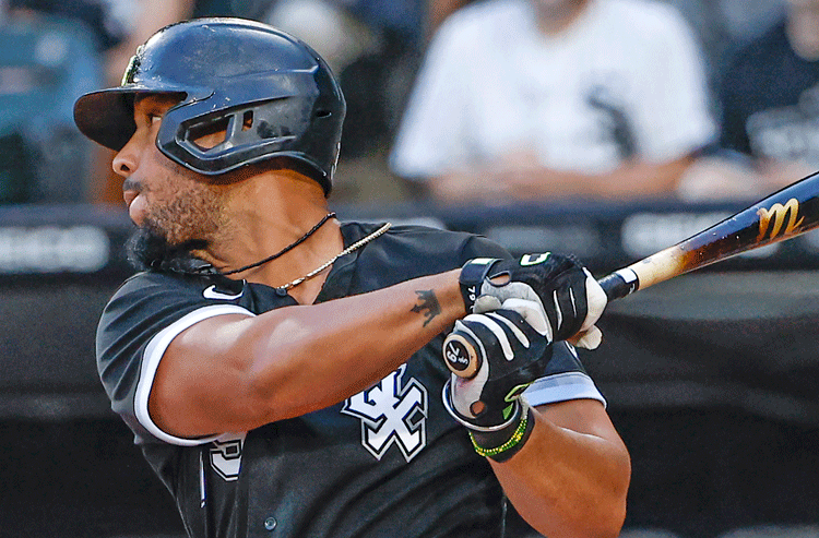 Abreu comes through as White Sox edge Rangers in 11